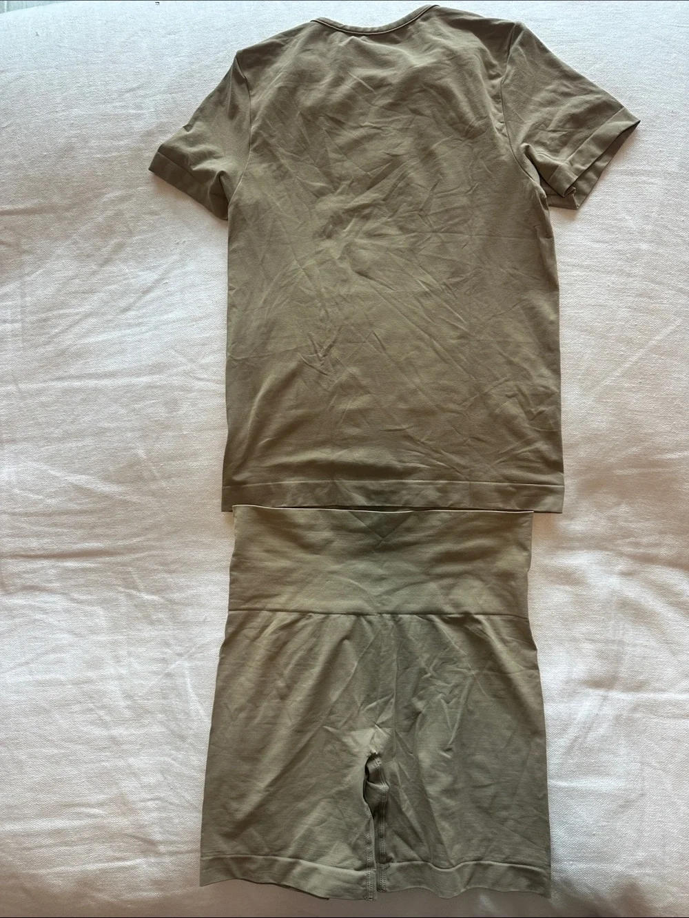 SKIMS Khaki Bike Shorts & Fits Everyone Tee Medium SET - Picture 4 of 4